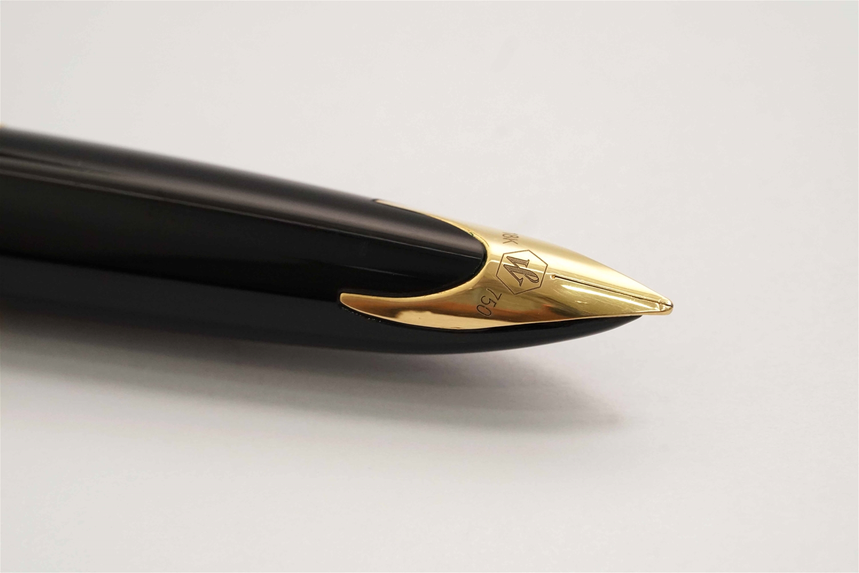 Bút máy Waterman Carene Deluxe Blue 18K M