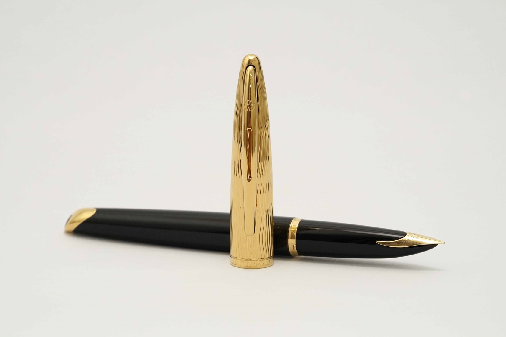 Bút máy Waterman Carene Essential Black & Gold 18K M