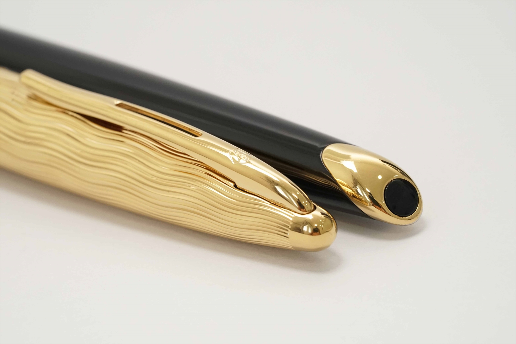Bút máy Waterman Carene Essential Black & Gold 18K M
