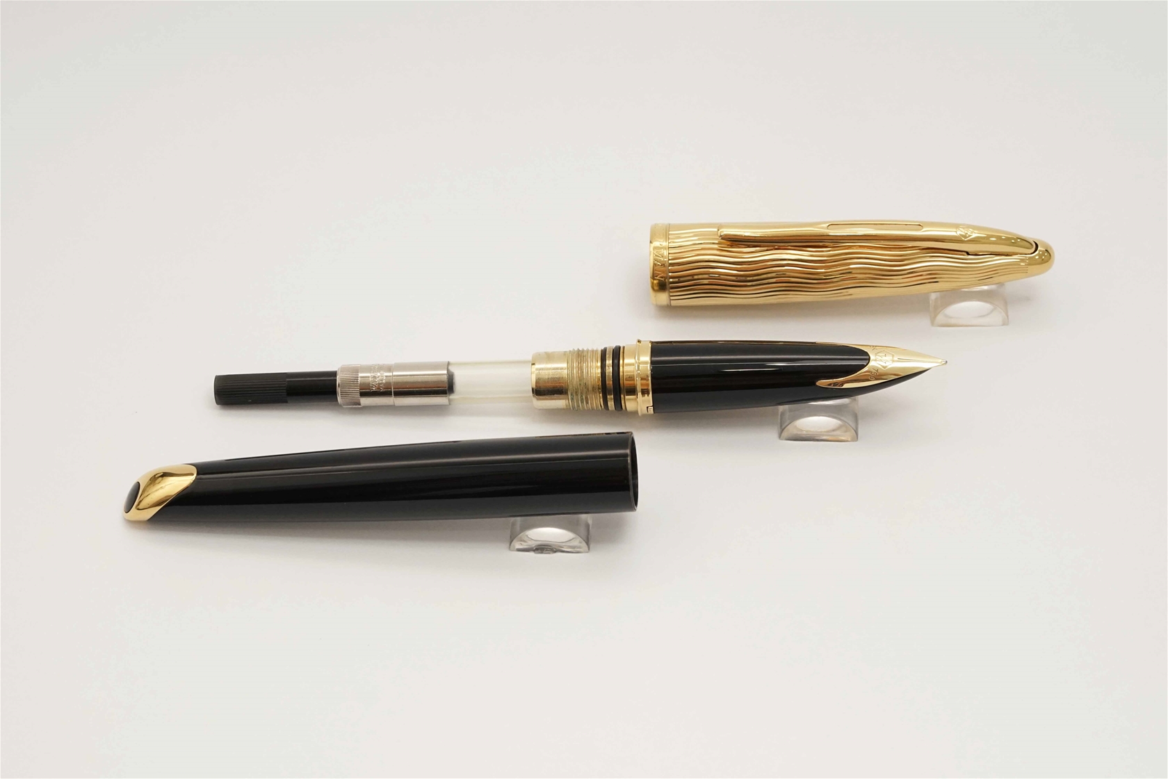 Bút máy Waterman Carene Essential Black & Gold 18K M