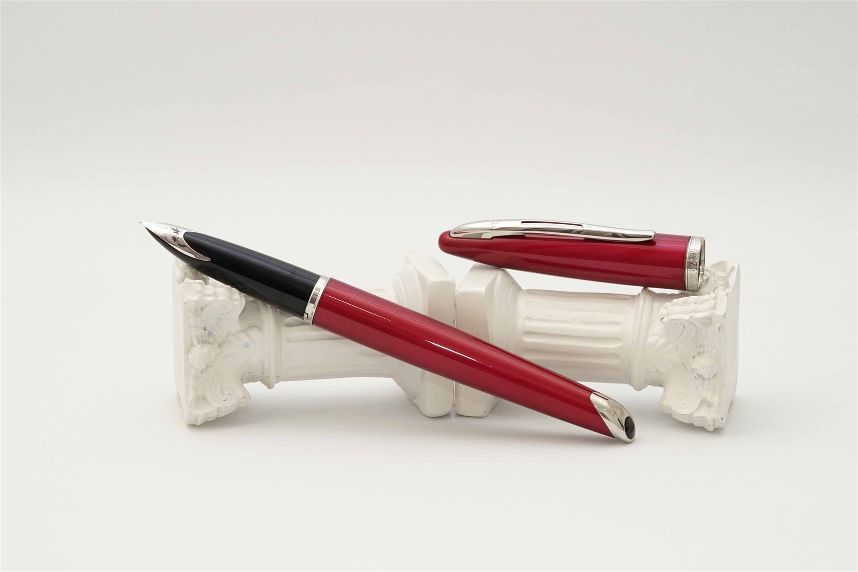 Bút máy Waterman Carene Glossy Red CT 18K F