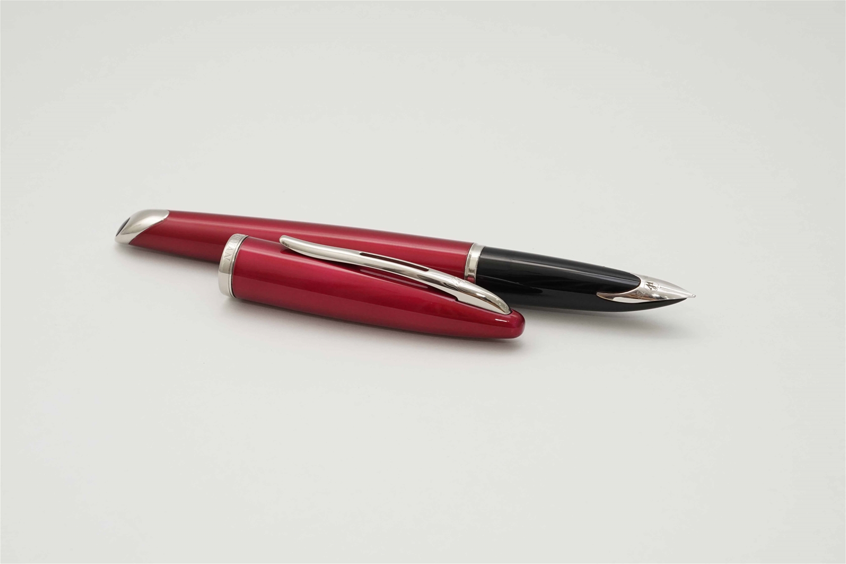 Bút máy Waterman Carene Glossy Red CT 18K F