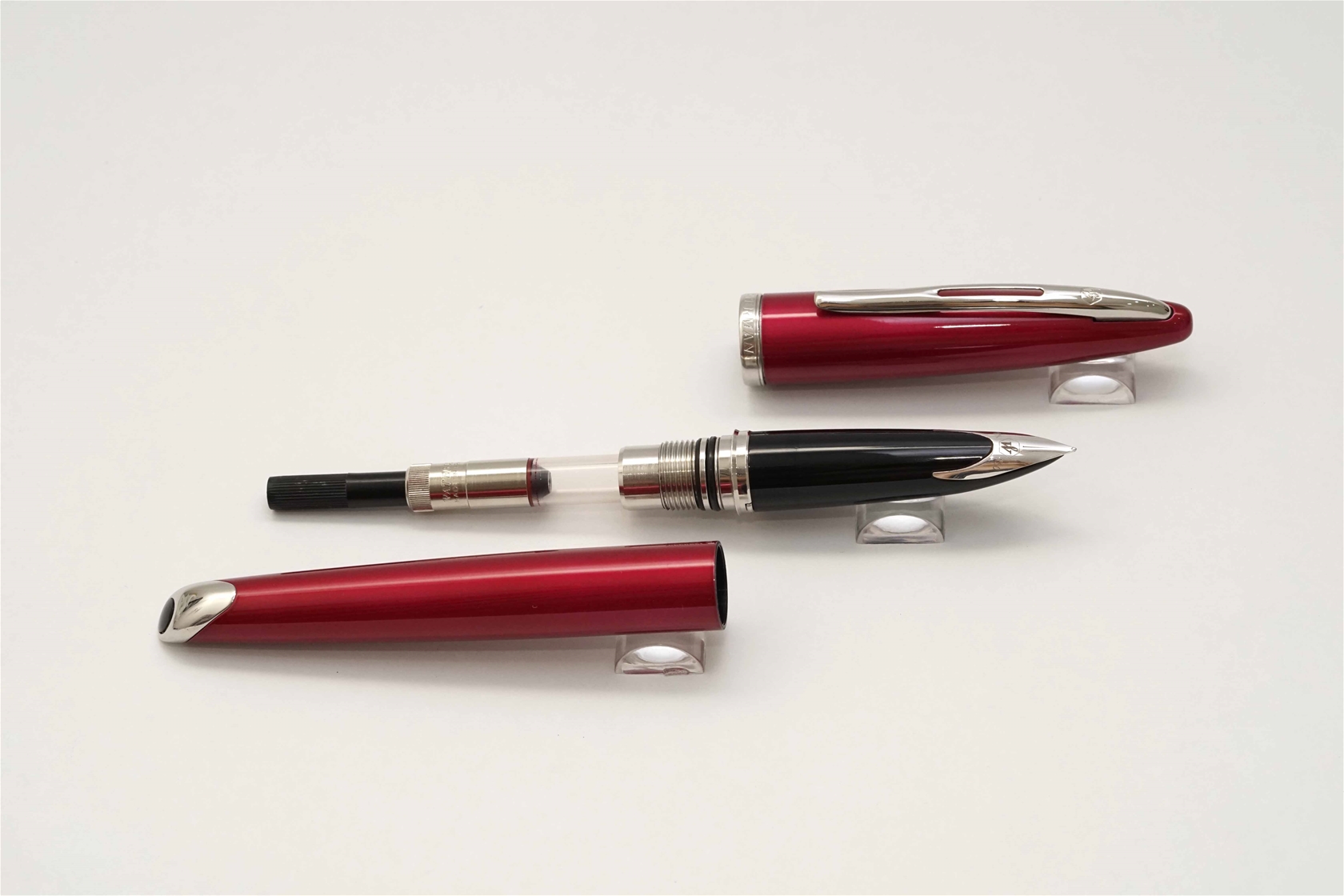 Bút máy Waterman Carene Glossy Red CT 18K F