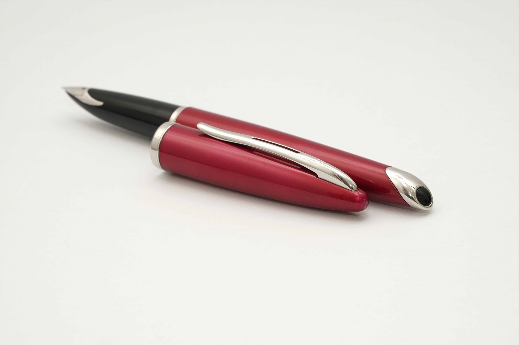 Bút máy Waterman Carene Glossy Red CT 18K F