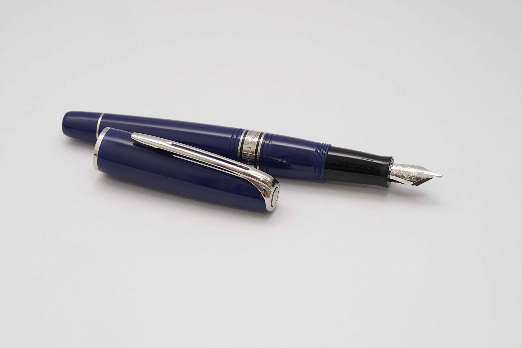 Bút máy Waterman Charleston Blue 18K M 