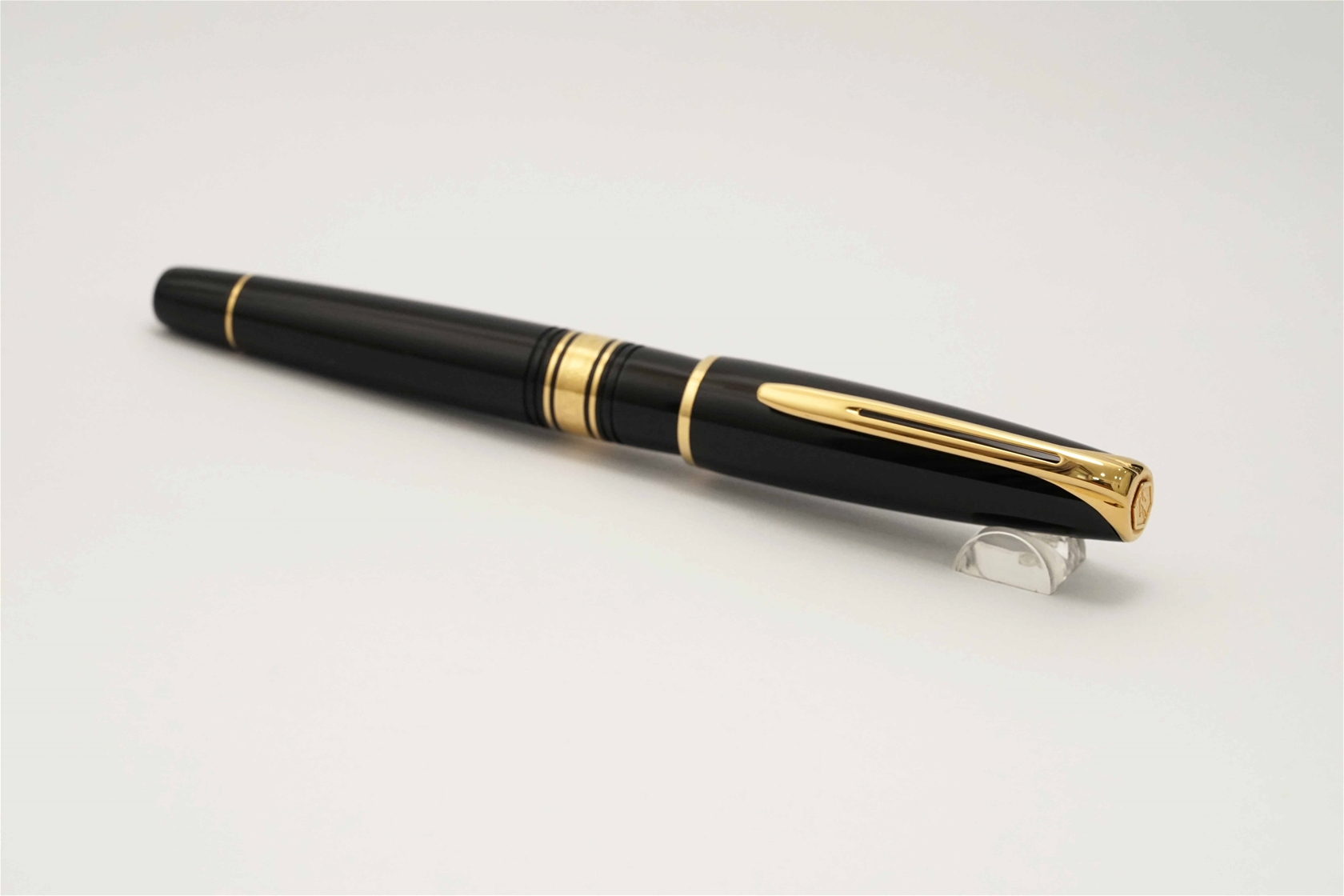 Bút máy Waterman Charleston Ebony Black 18K F