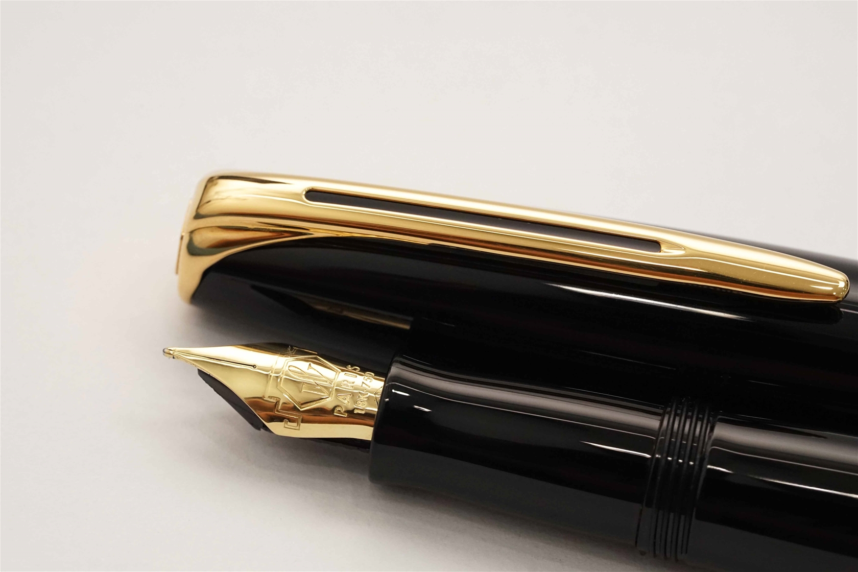 Bút máy Waterman Charleston Ebony Black 18K F