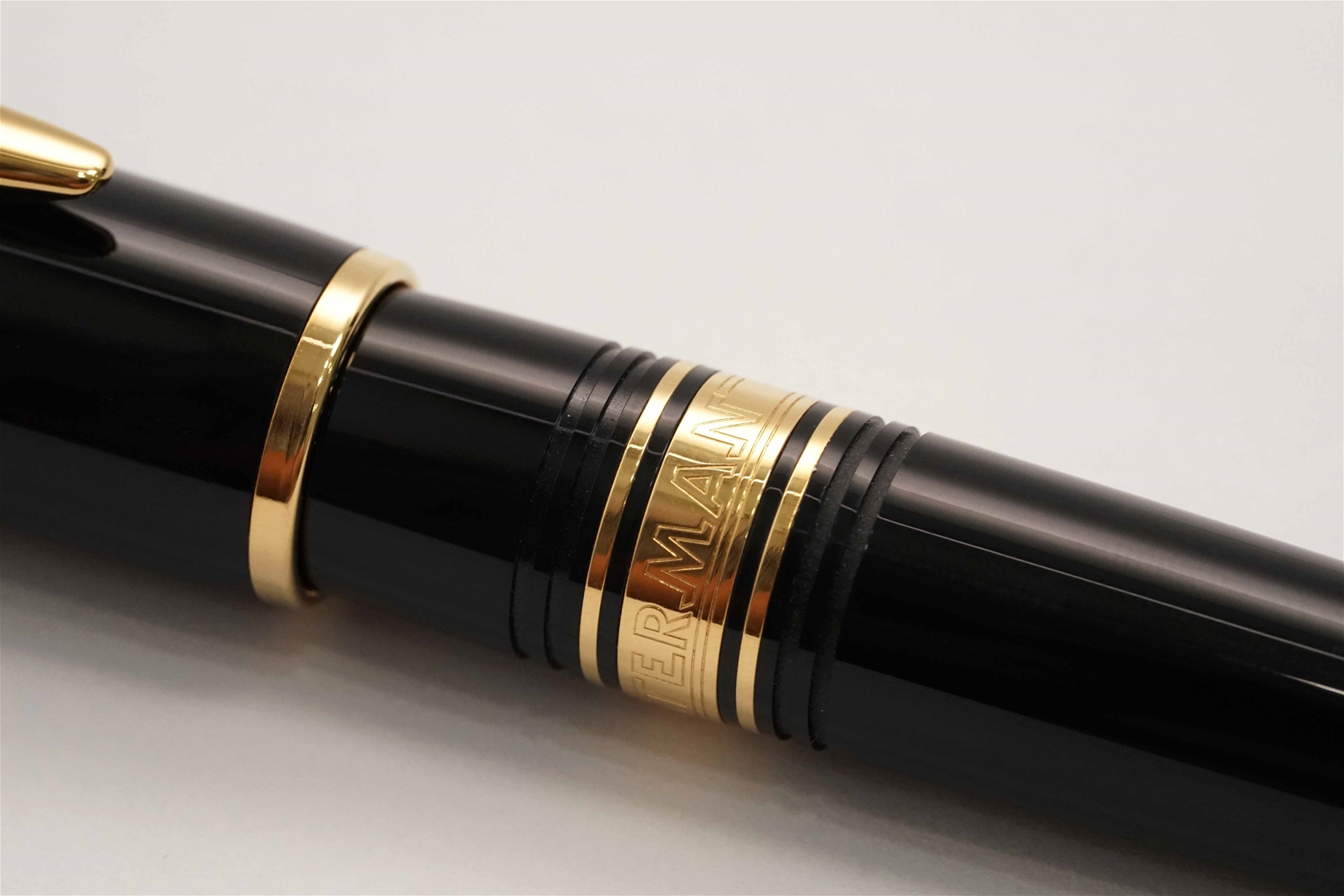 Bút máy Waterman Charleston Ebony Black 18K F