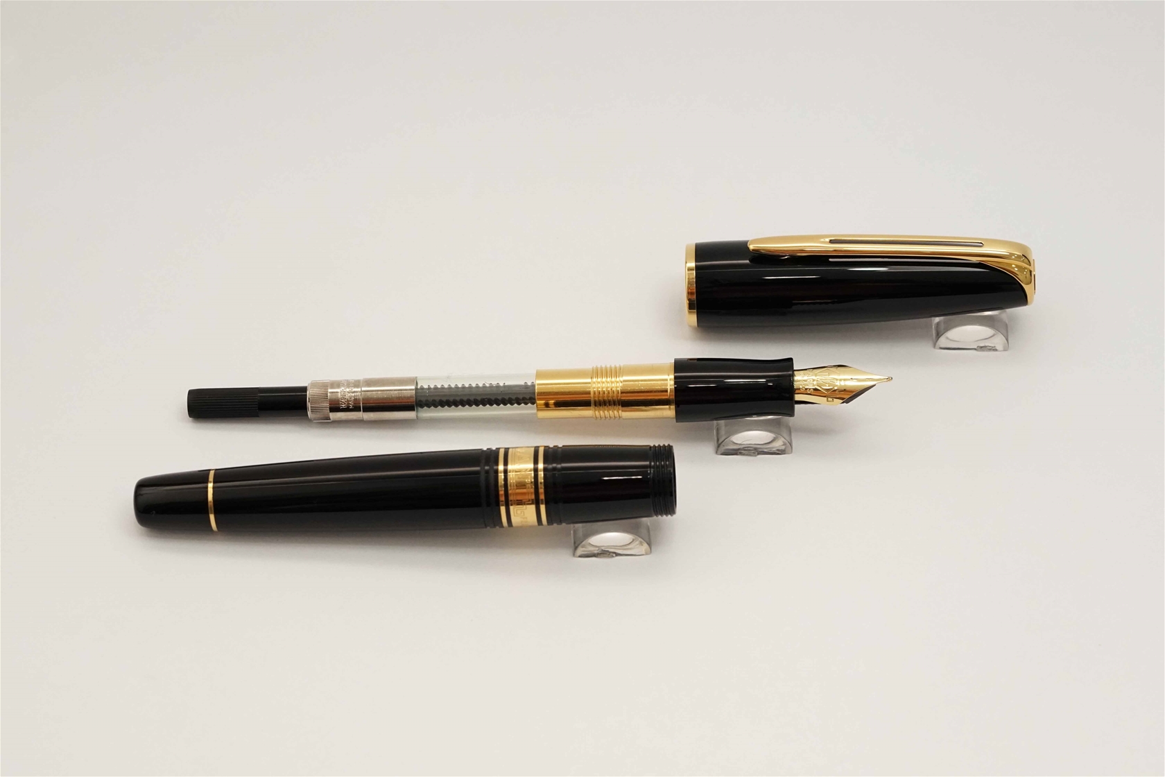 Bút máy Waterman Charleston Ebony Black 18K F