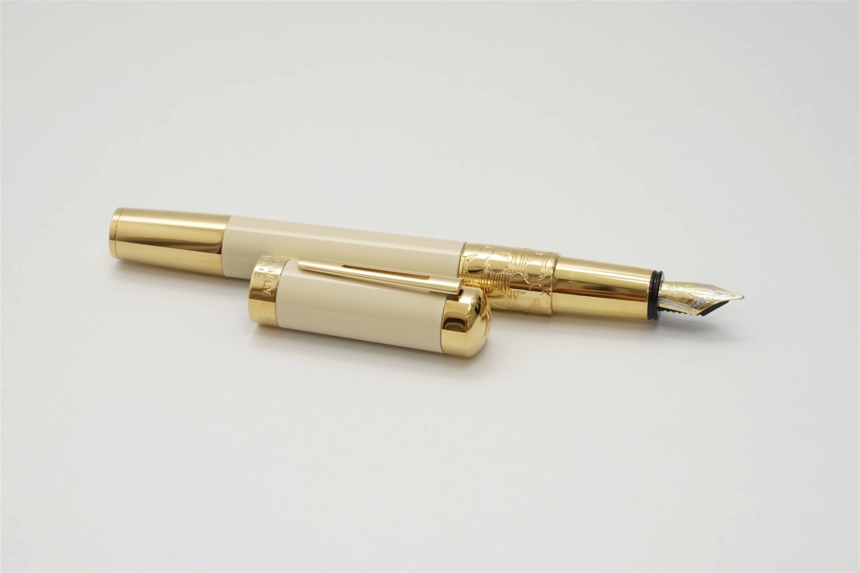 Bút máy Waterman Elegance Ivory & Gold GT 18K F 