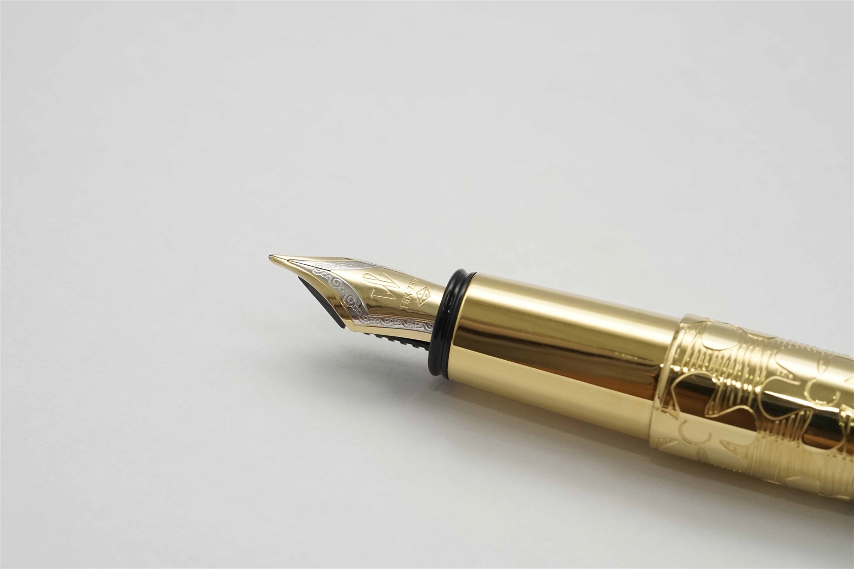 Bút máy Waterman Elegance Ivory & Gold GT 18K F 