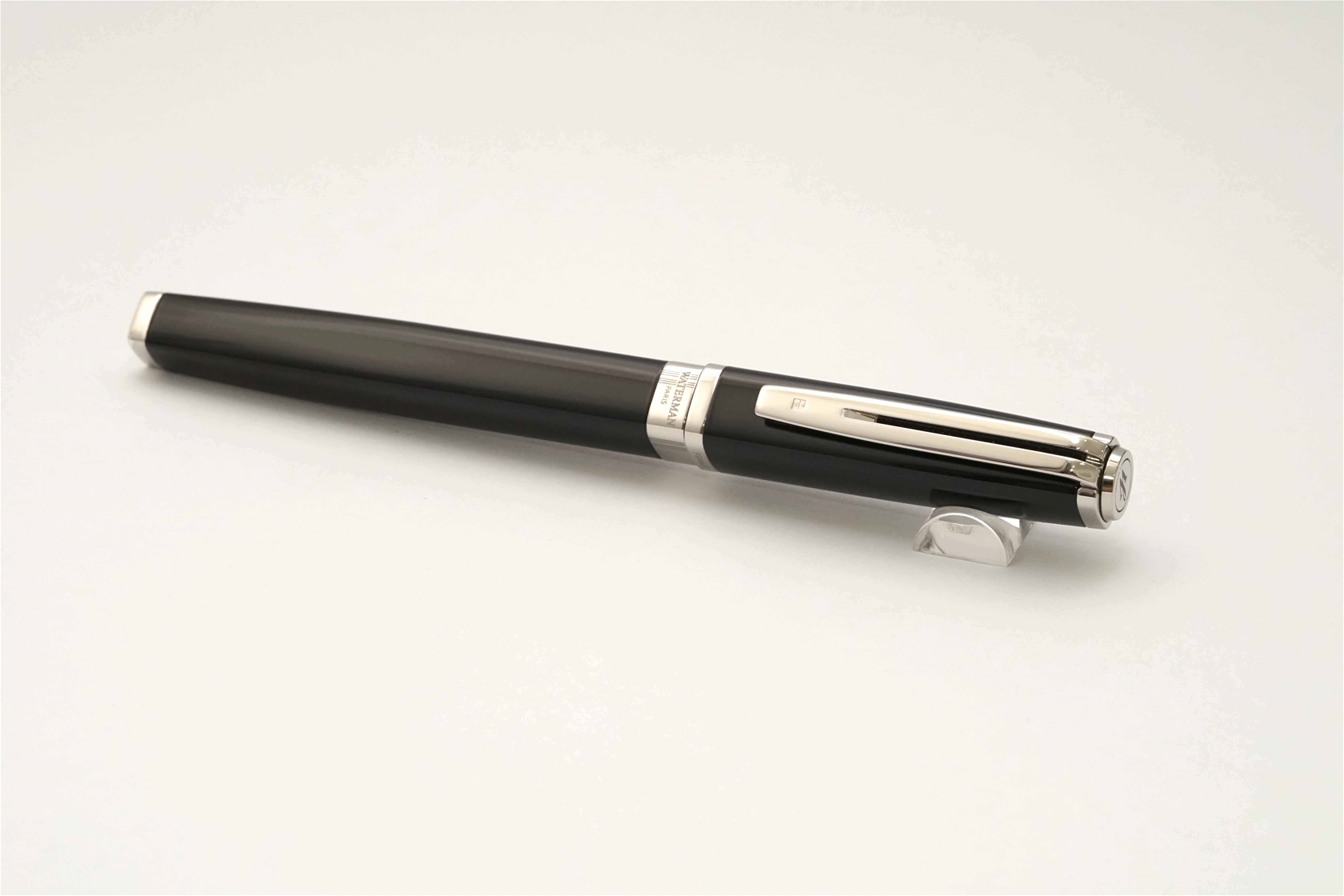 Bút máy Waterman Exception Slim Black ST 18K F