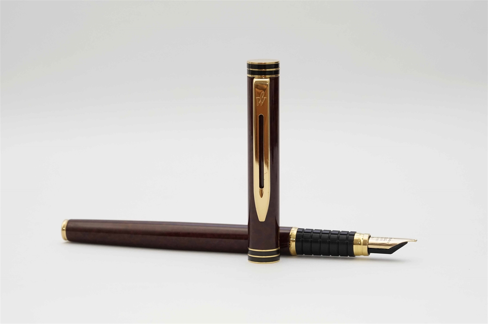 Bút máy Waterman Exclusive Red Marble Lacquer 18K M