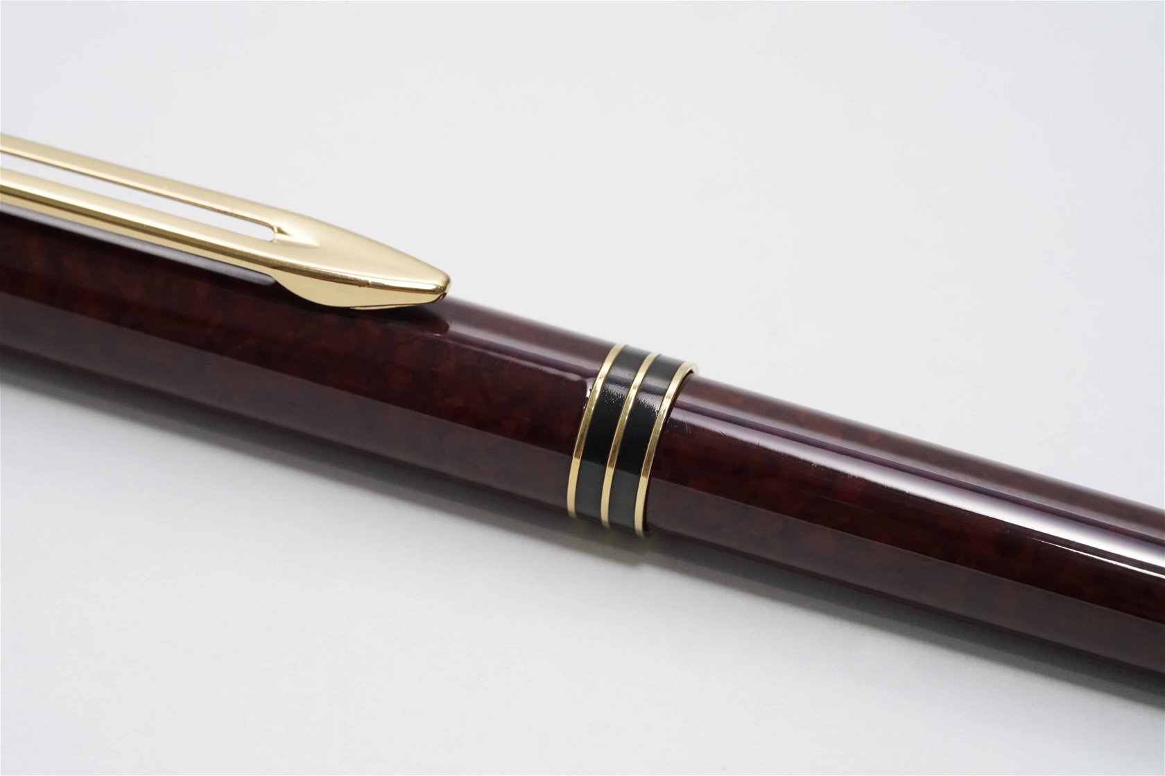 Bút máy Waterman Exclusive Red Marble Lacquer 18K M