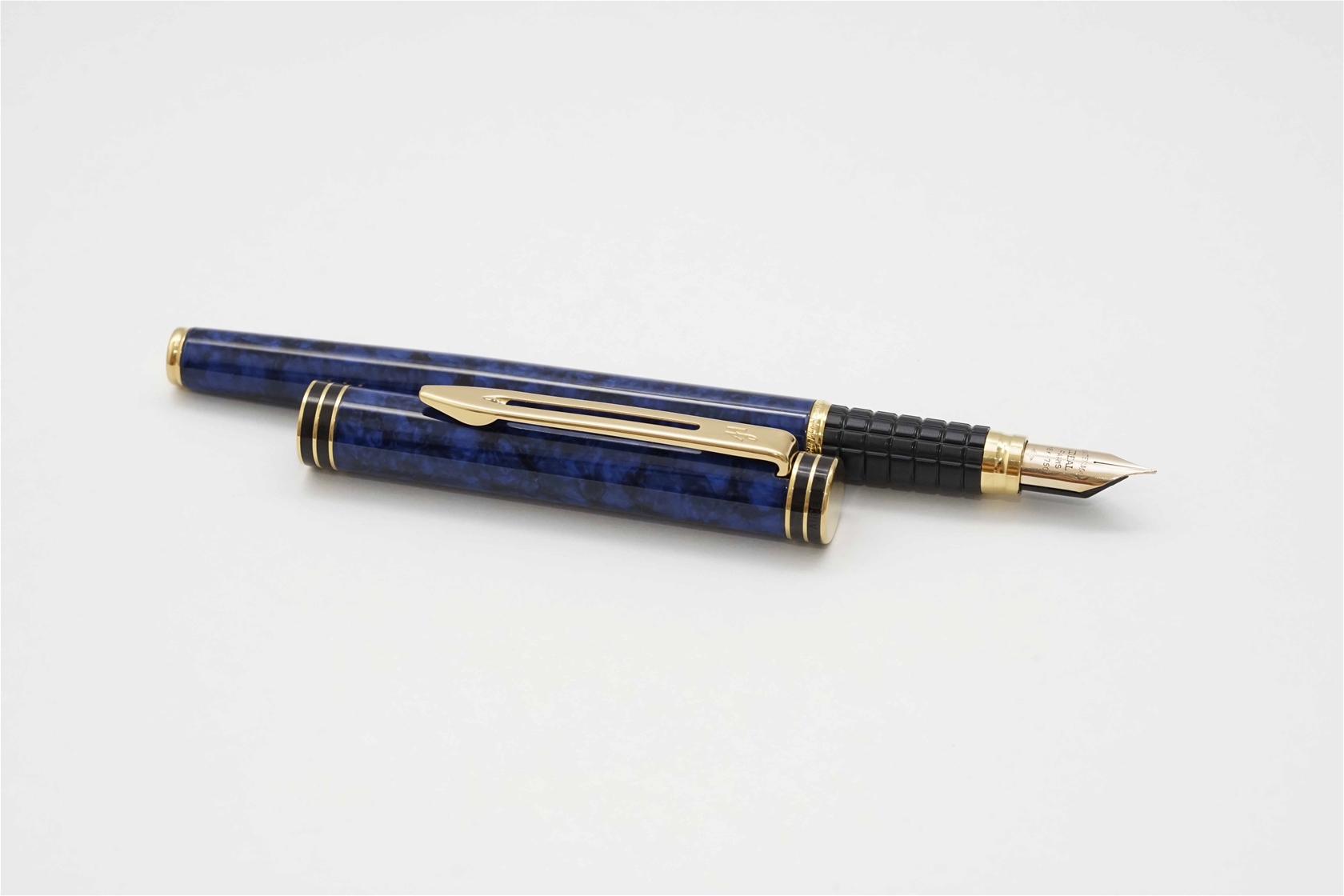 Bút máy Waterman Exclusive Tortoise Blue Marble 18K EF