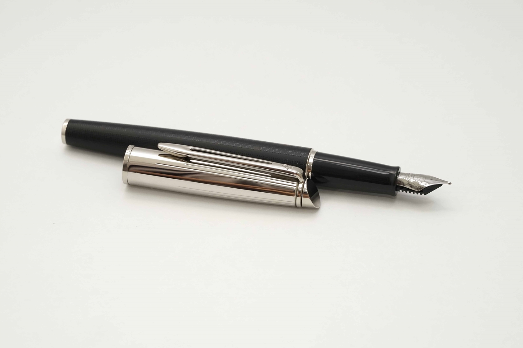 Bút máy Waterman Hemisphere Black & Chrome Cap ST Steel M