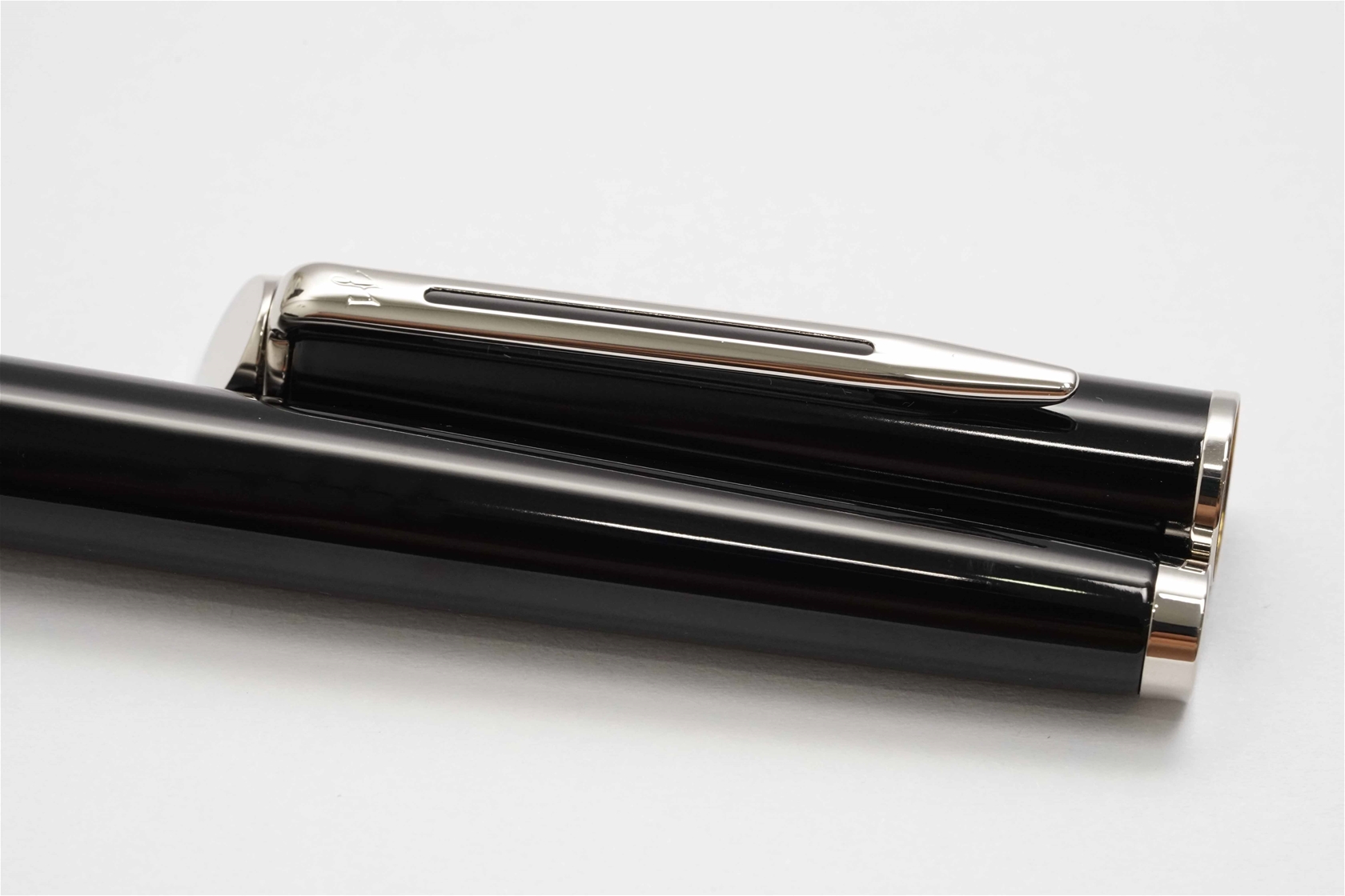 Bút máy Waterman Hemisphere Lacquer Black CT Steel F