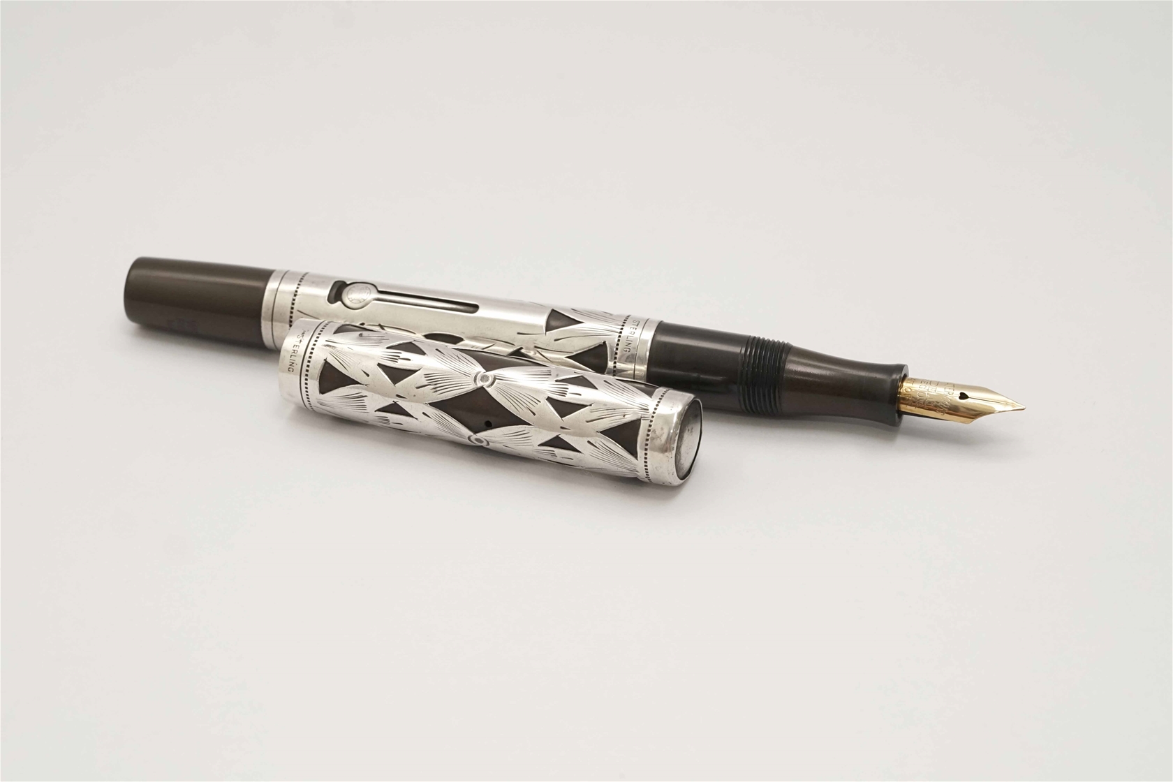 Bút máy Waterman Ideal Lever Filler 'Sterling' Overlay with Filigree Design 14K F