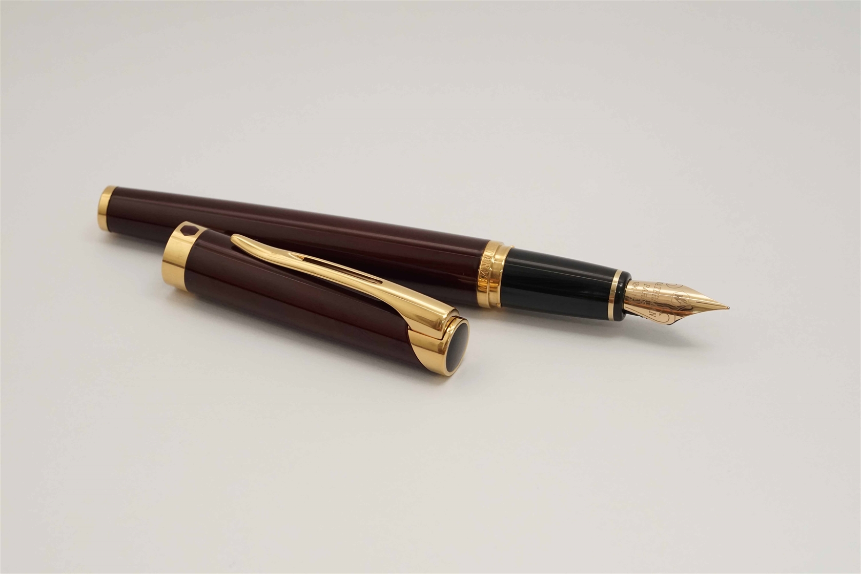 Bút máy Waterman L'Etalon Burgundy Lacquer 18K F