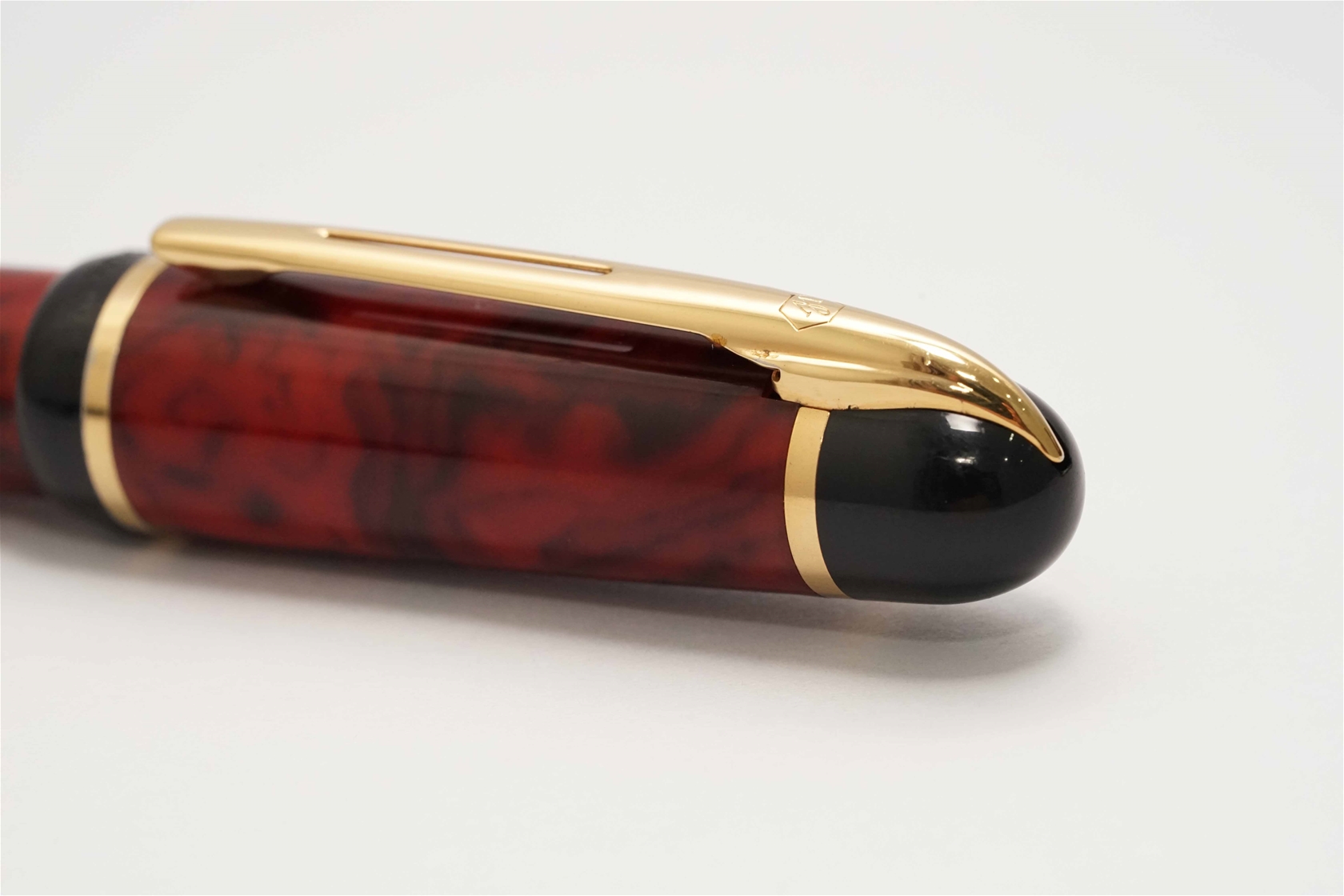 Bút máy Waterman Phileas Red Marble Steel F