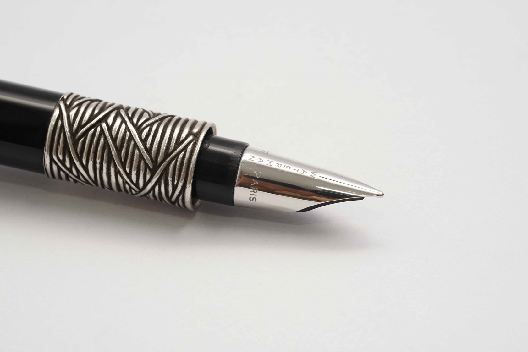 Bút máy Waterman Serenite Black Limited Edition 18K F