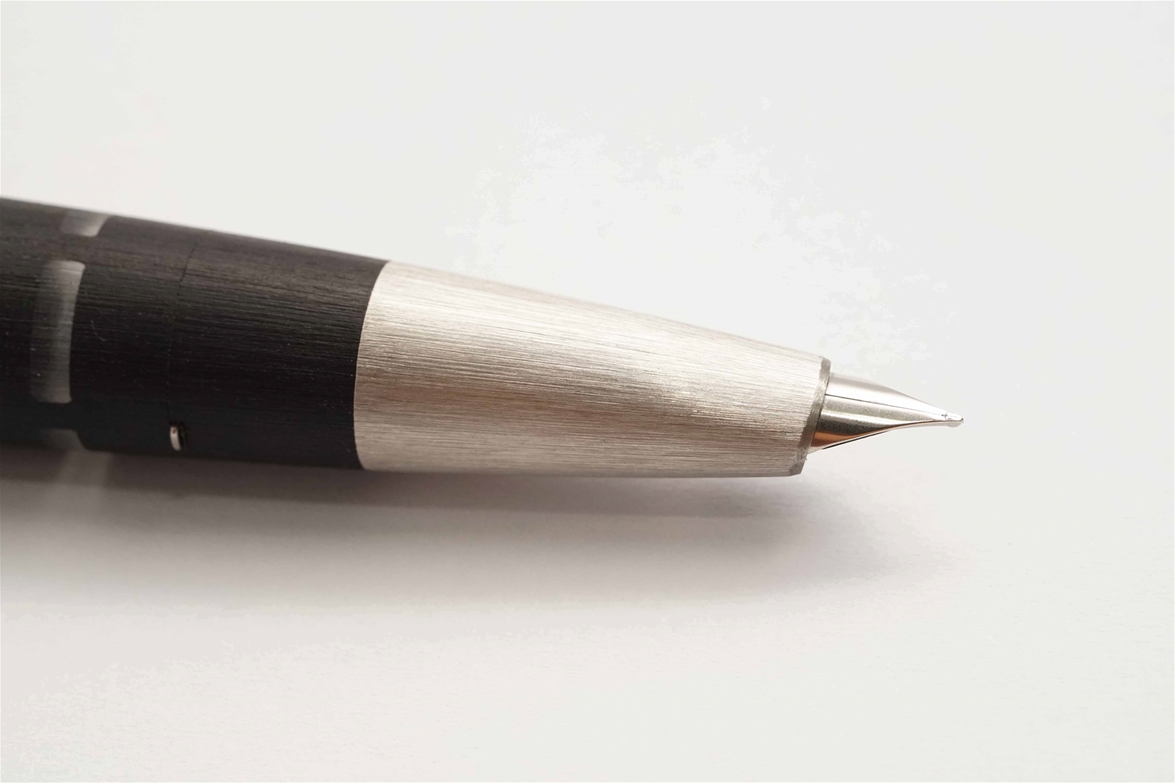 Bút máy Lamy 2000 Matte Black 14K EF