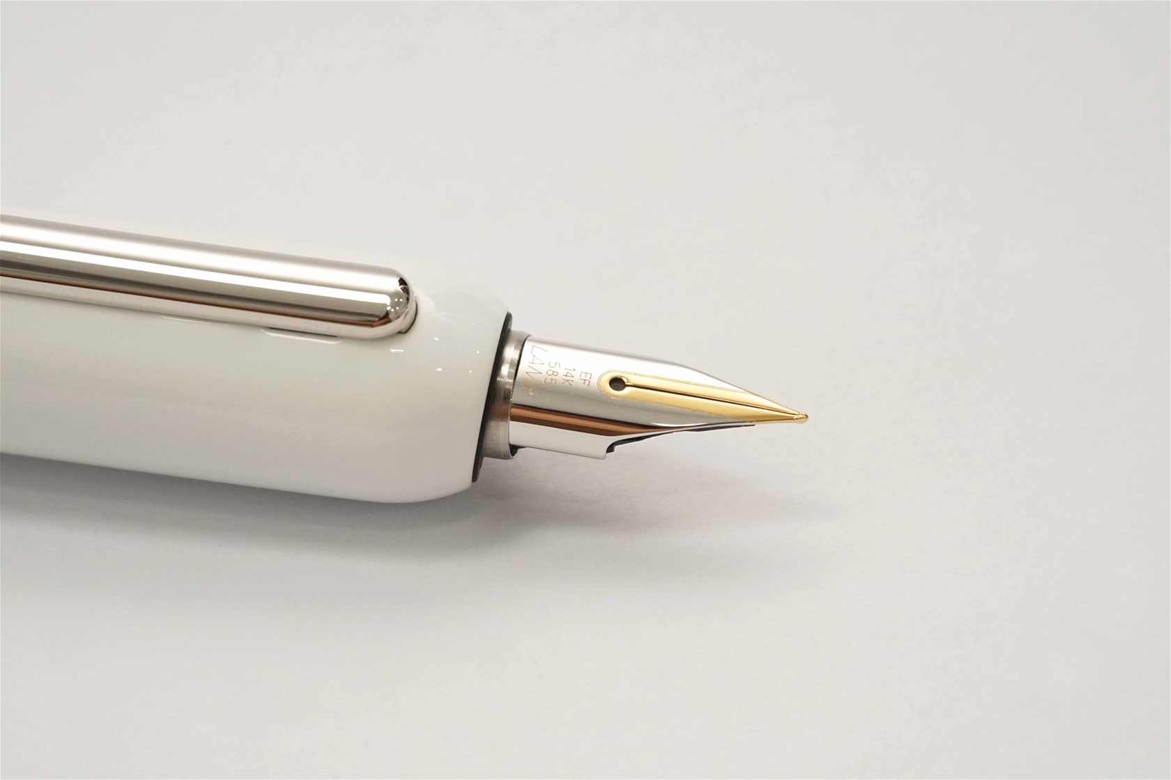 Bút máy Lamy Dialog 3 Piano White 14K EF