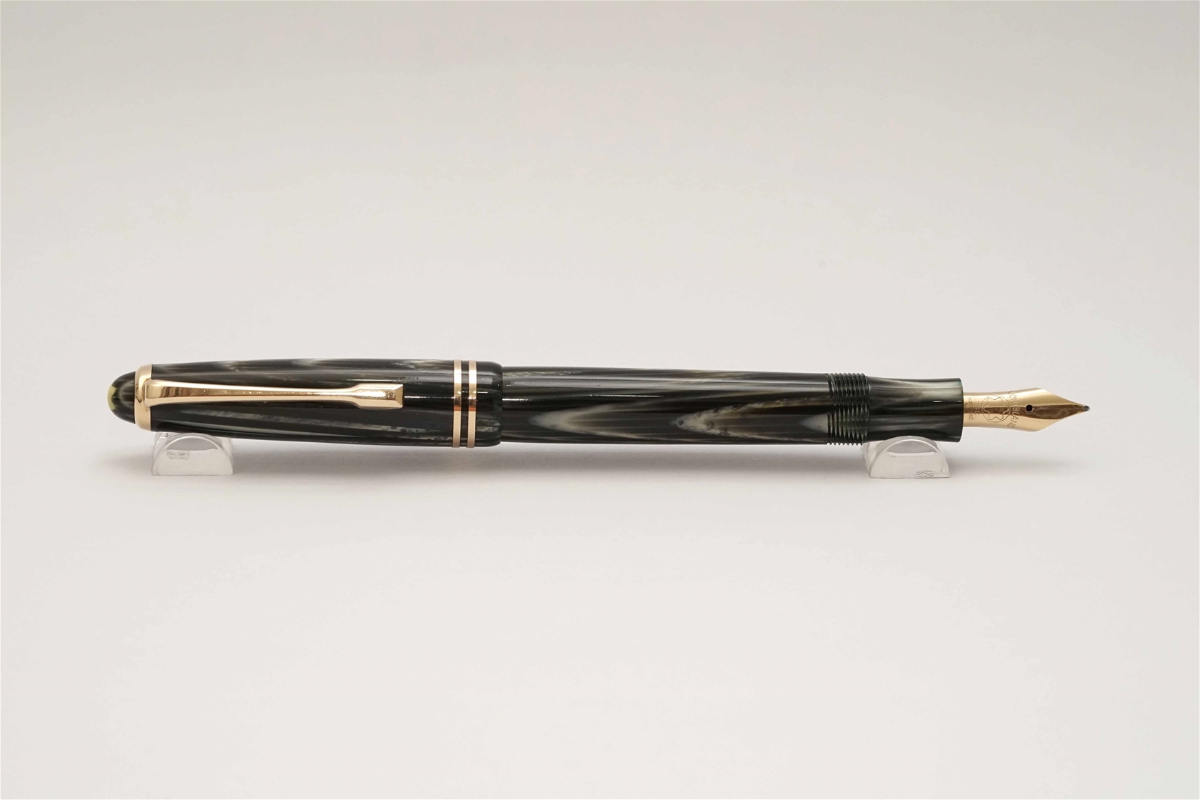 Bút máy MontBlanc 244 Gray Tiger’s Eye Celluloid 14K M