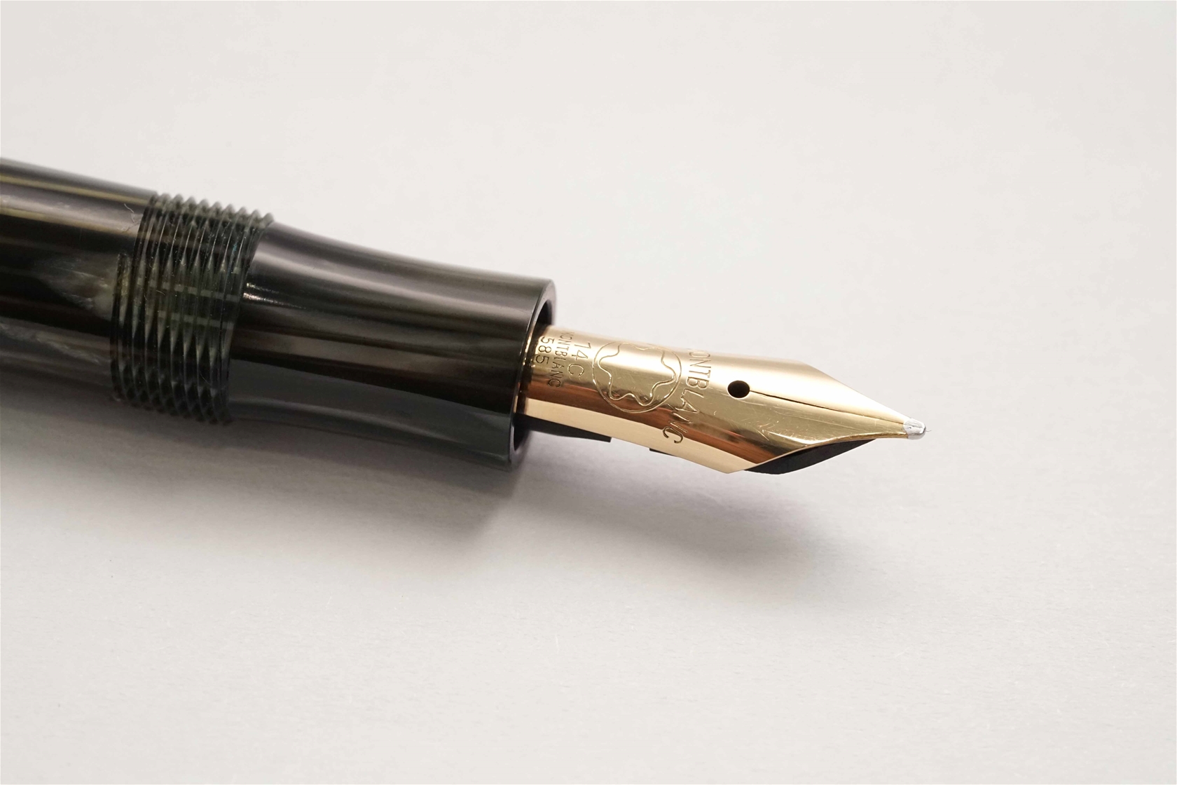 Bút máy MontBlanc 244 Gray Tiger’s Eye Celluloid 14K M