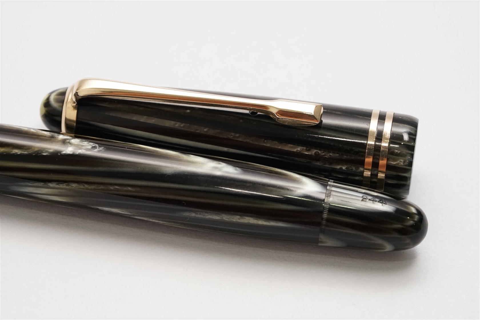 Bút máy MontBlanc 244 Gray Tiger’s Eye Celluloid 14K M