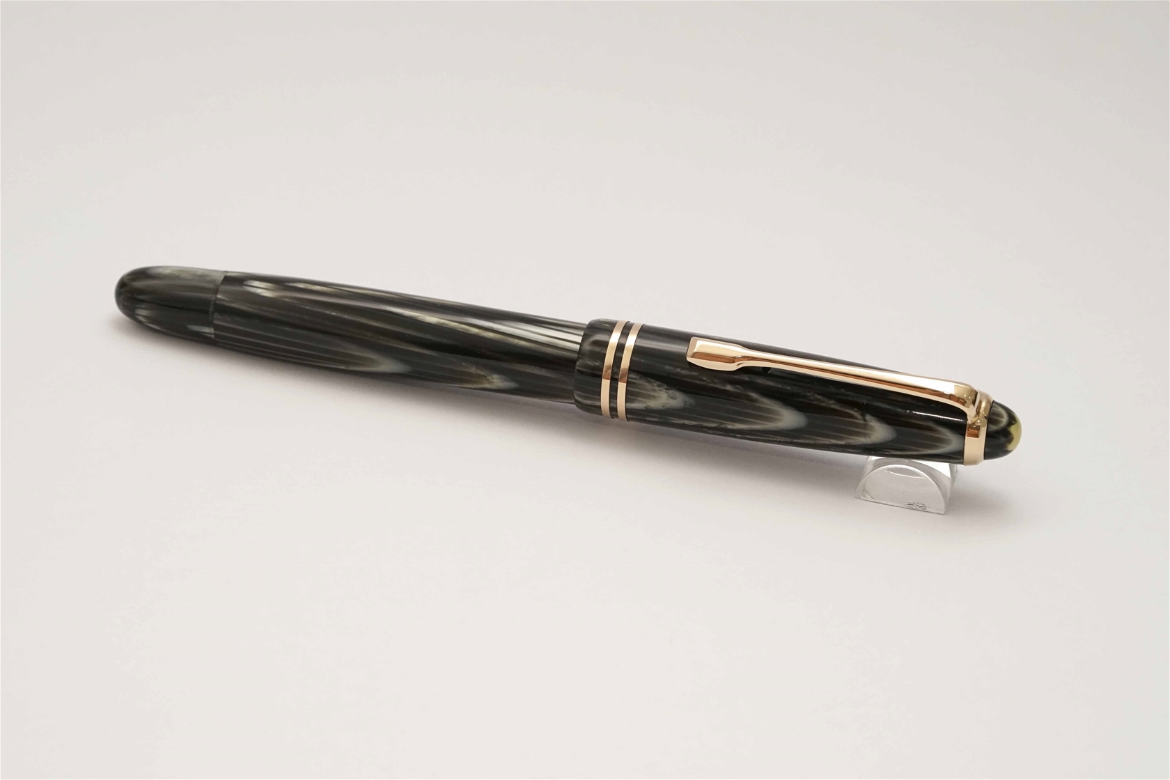 Bút máy MontBlanc 244 Gray Tiger’s Eye Celluloid 14K M