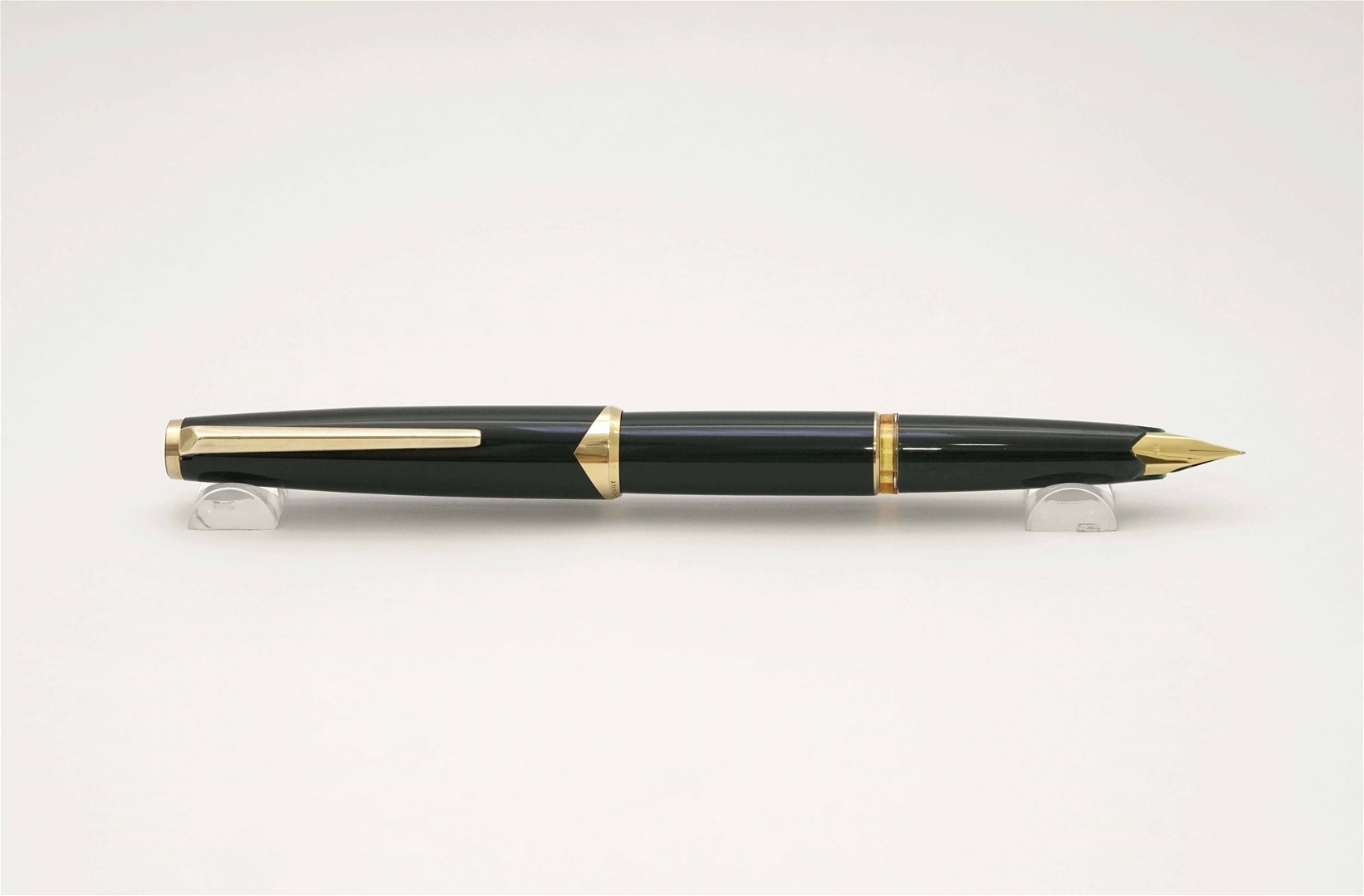 Bút máy Montblanc 121 Classic Deep Green 18K F 