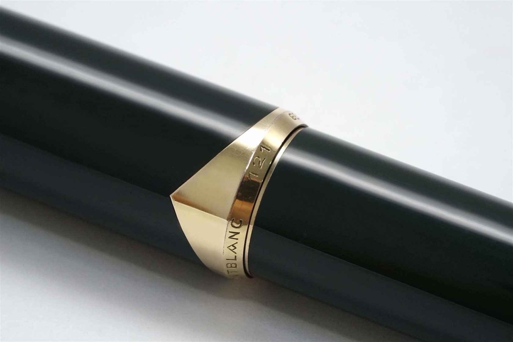 Bút máy Montblanc 121 Classic Deep Green 18K F 