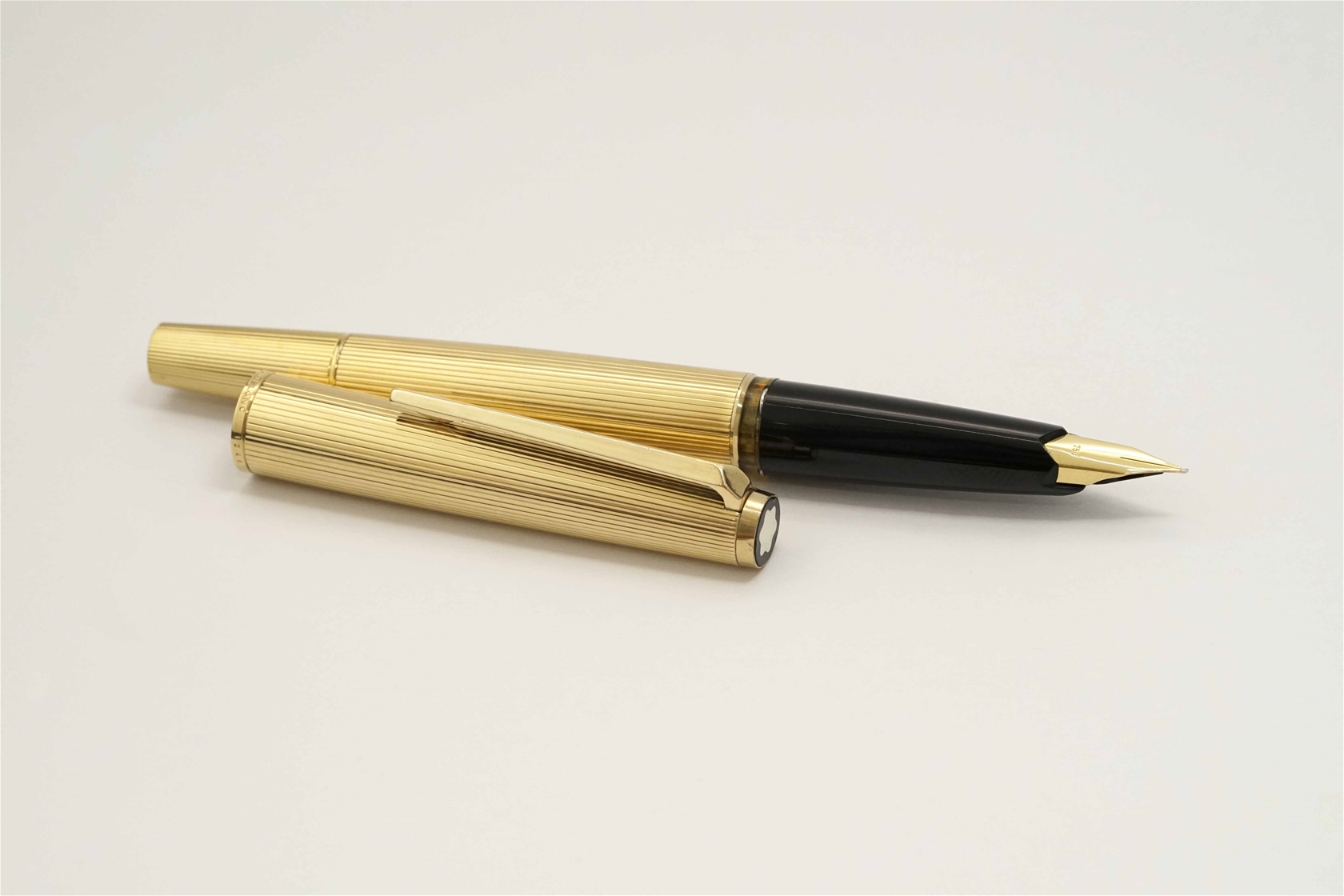 Bút máy Montblanc 1246 Rolled Gold 18K EF 