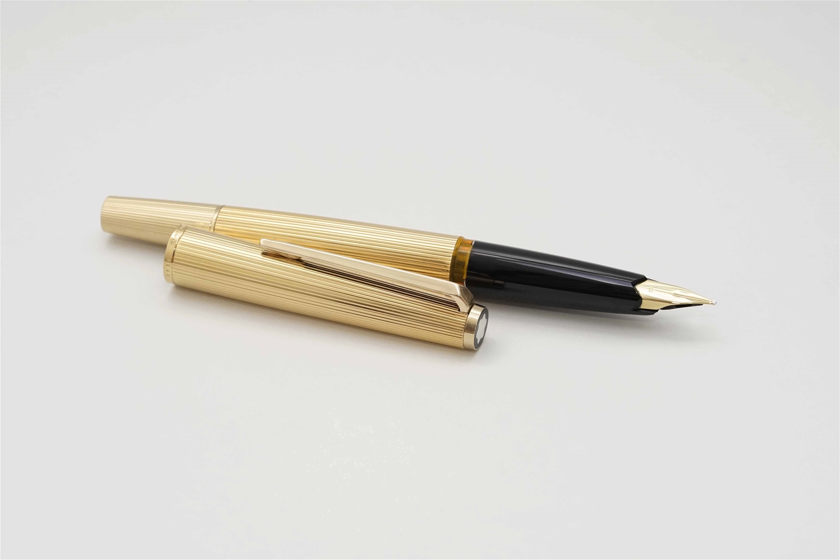 Bút máy Montblanc 1246 Rolled Gold 18K F