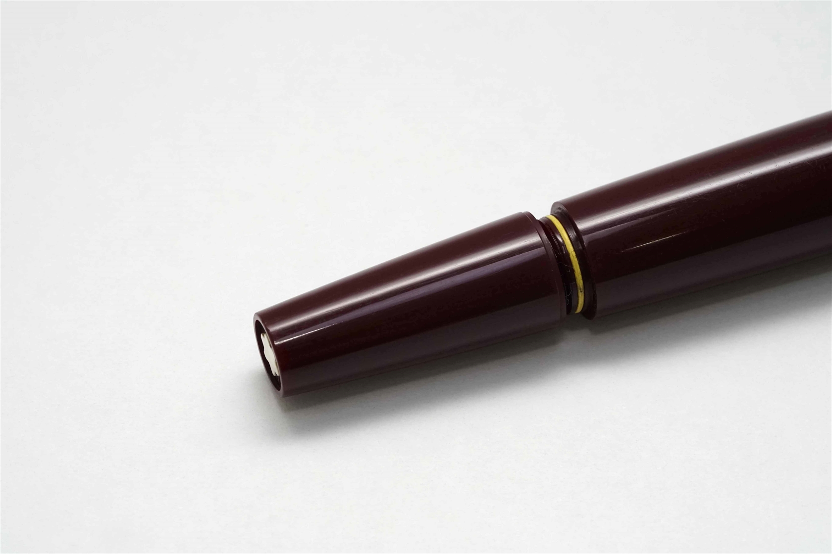 Bút máy Montblanc 221 Classic Burgundy 14K F