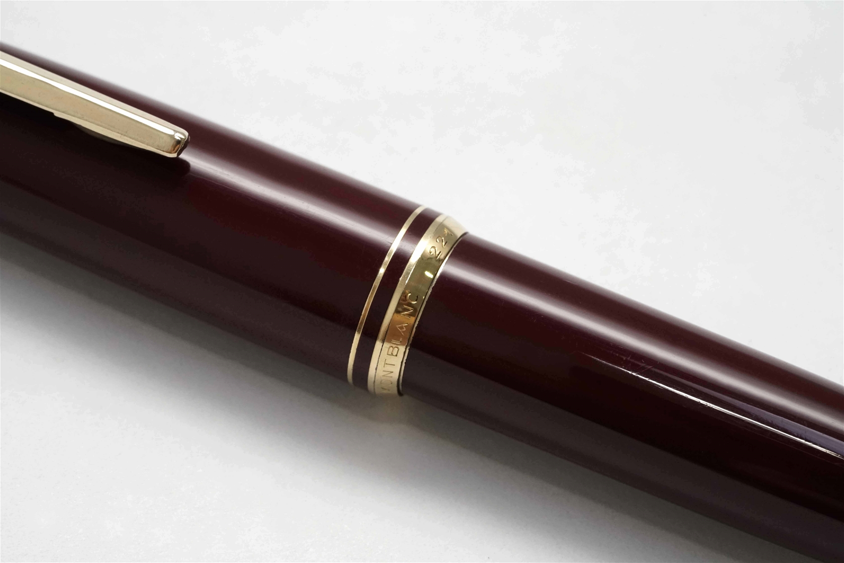 Bút máy Montblanc 221 Classic Burgundy 14K F