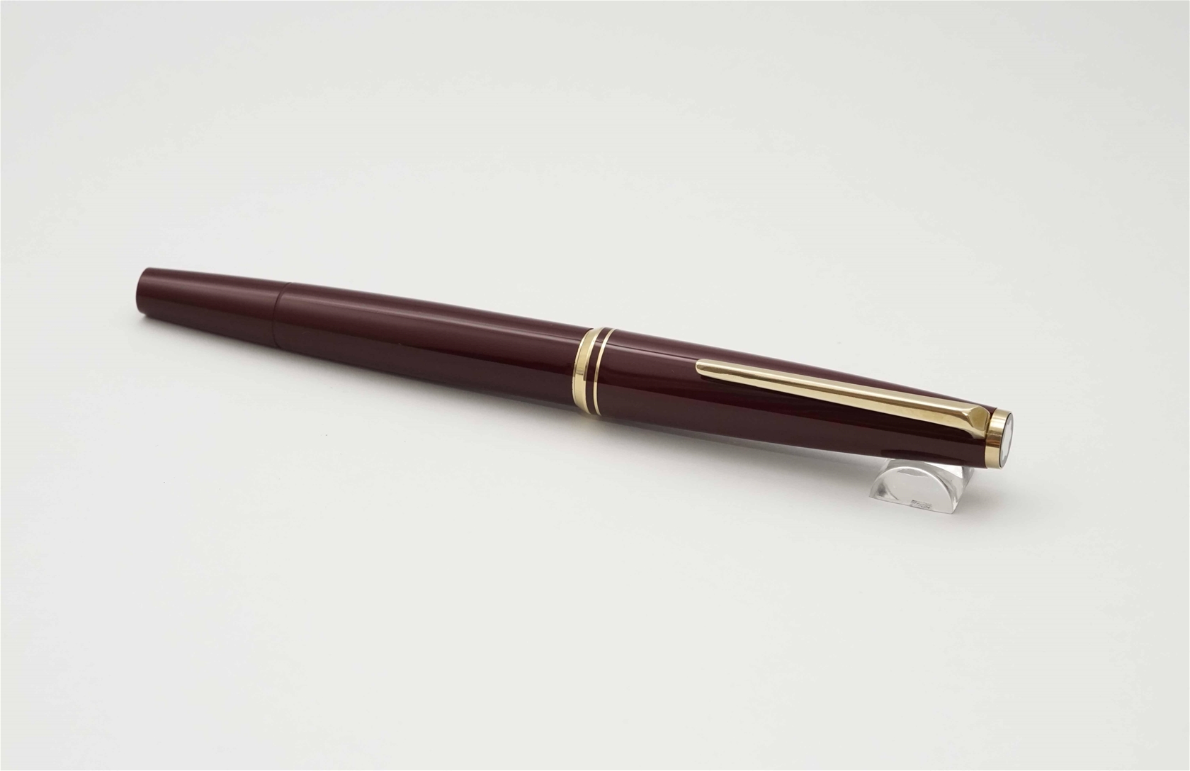 Bút máy Montblanc 221 Classic Burgundy 14K OB