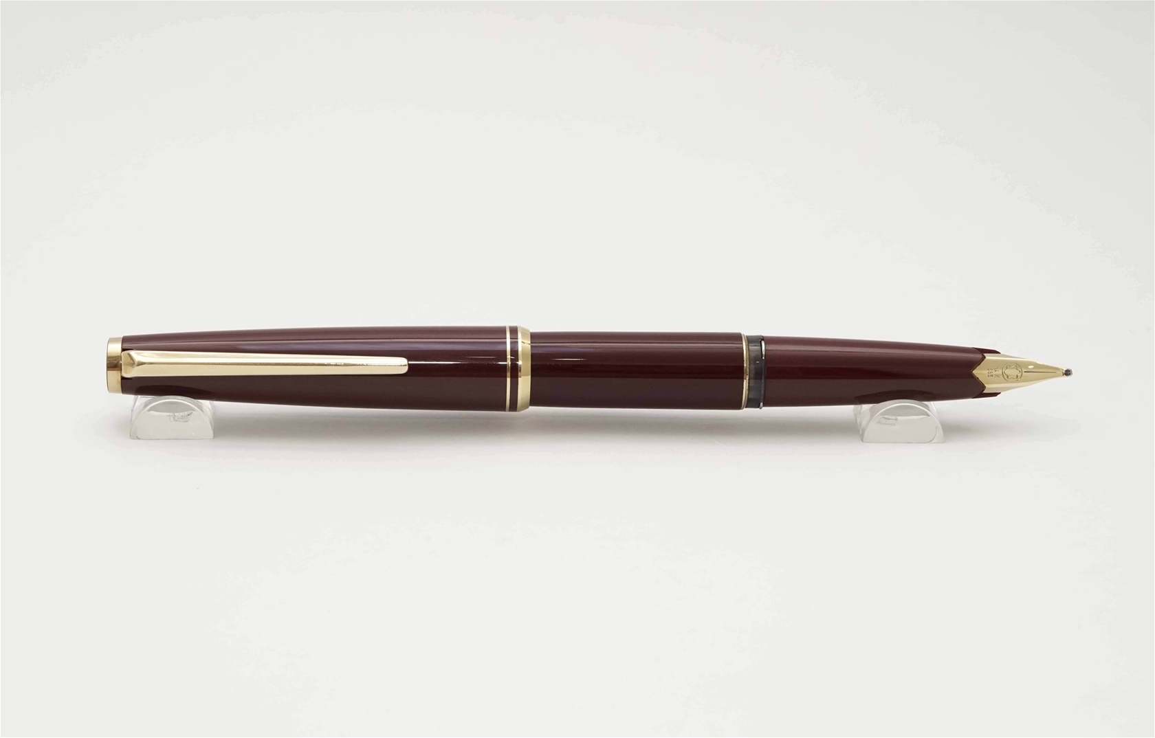 Bút máy Montblanc 221 Classic Burgundy 14K OB