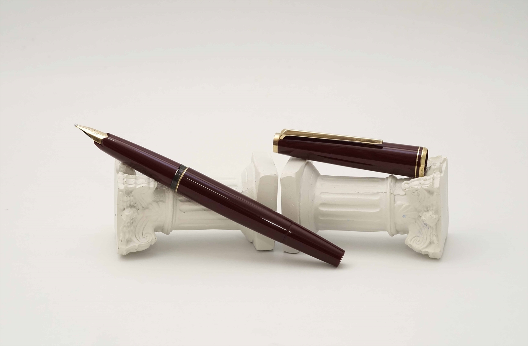 Bút máy Montblanc 221 Classic Burgundy 14K OB