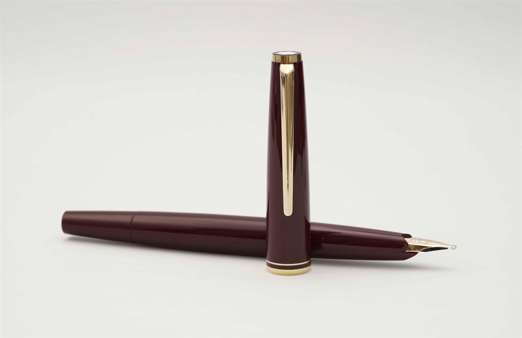 Bút máy Montblanc 221 Classic Burgundy 14K OB