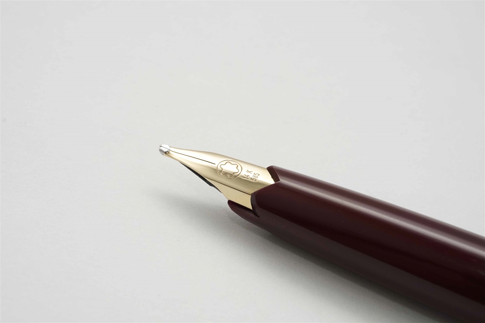 Bút máy Montblanc 221 Classic Burgundy 14K OB