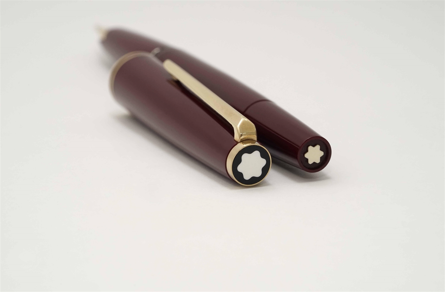 Bút máy Montblanc 221 Classic Burgundy 14K OB