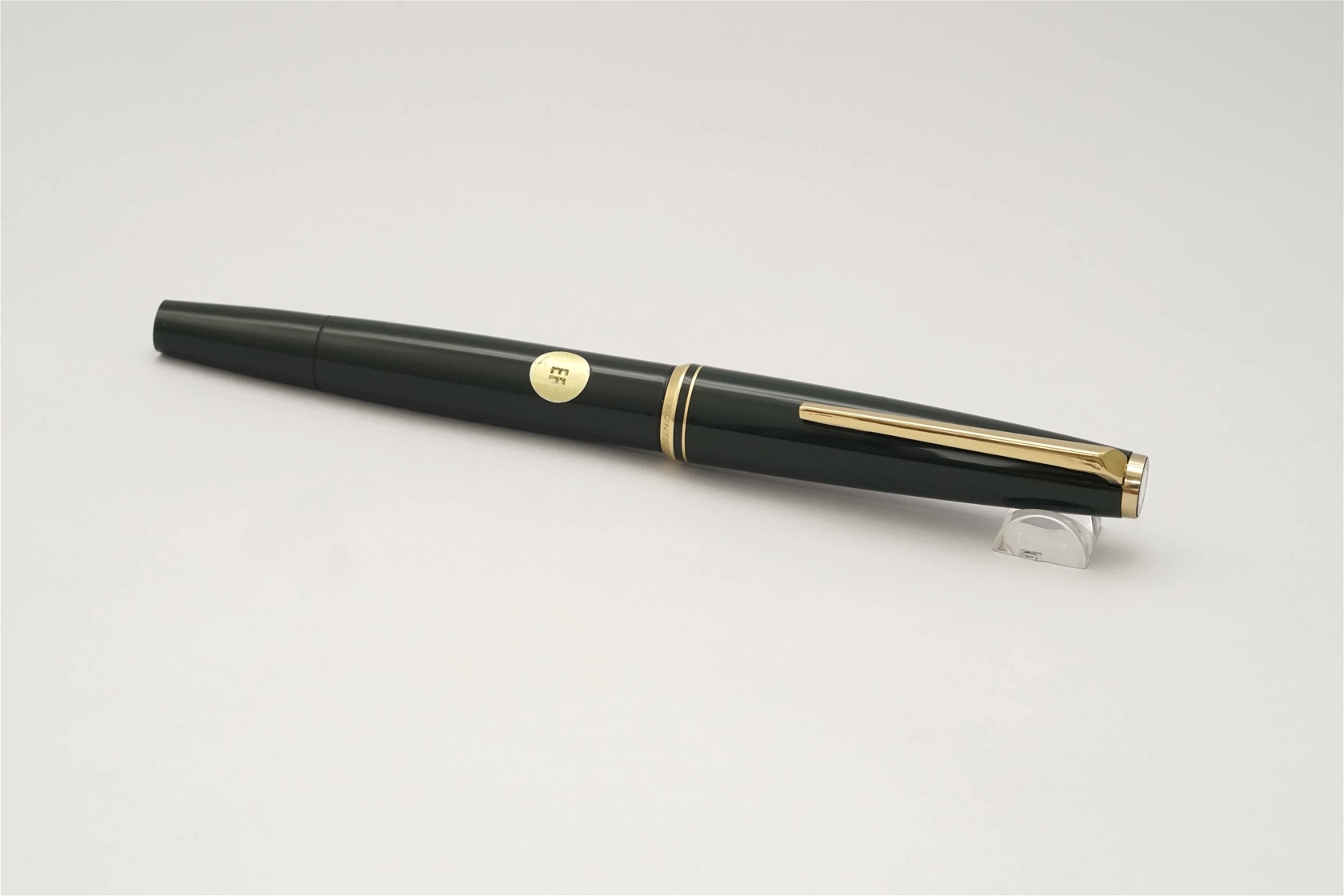 Bút máy Montblanc 221 Classic Deep Green 14K EF