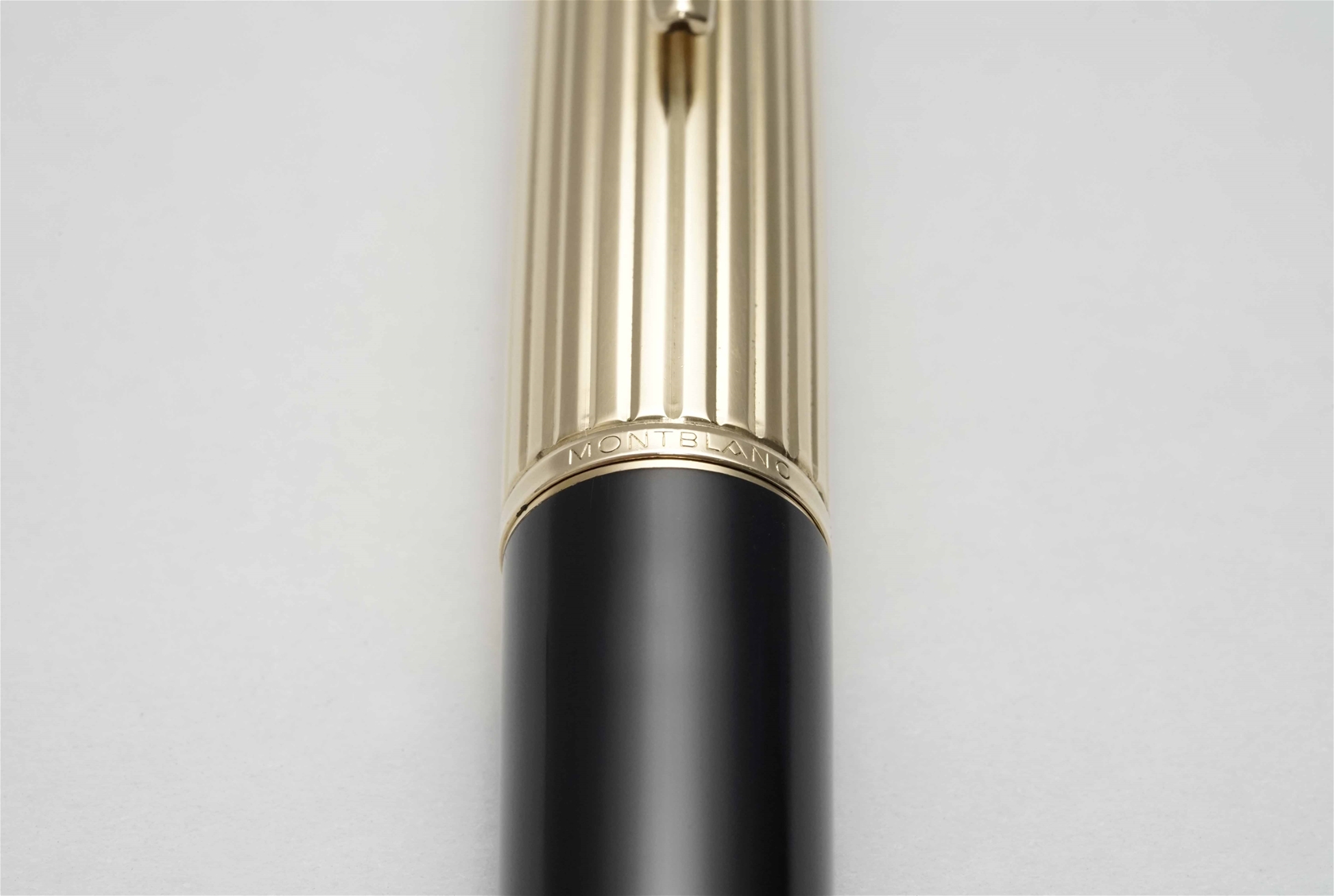 Bút máy Montblanc 227 Rolled Gold Piston Filler 14K F