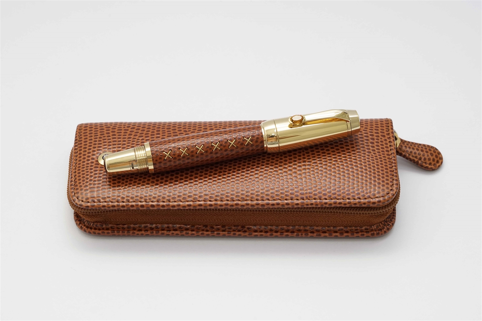 Bút máy Montblanc Boheme Jewels Rhodolite Red Leather 18K M