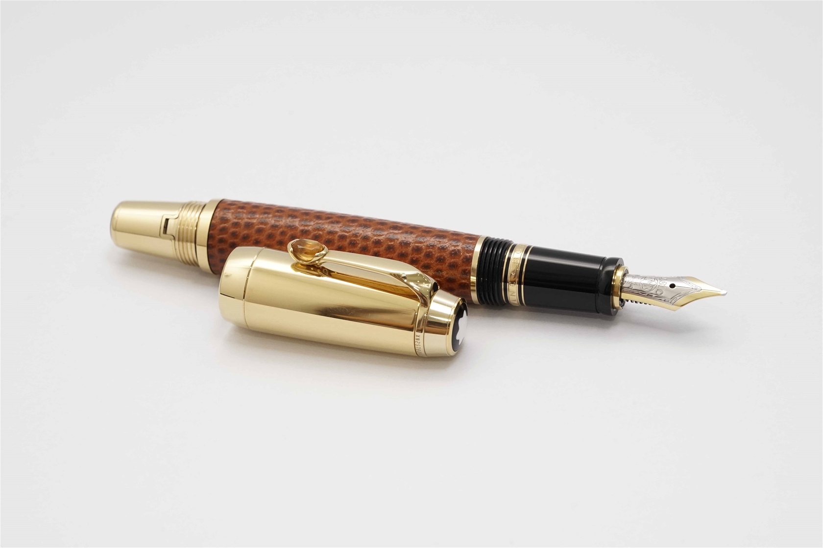 Bút máy Montblanc Boheme Jewels Rhodolite Red Leather 18K M