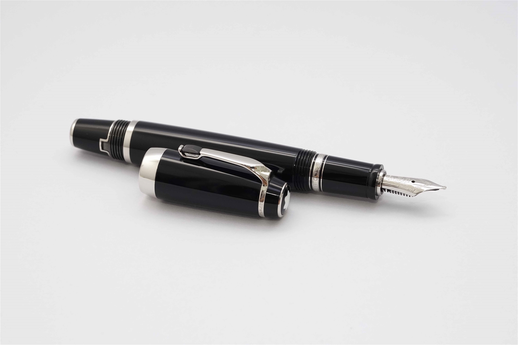 Bút máy Montblanc Boheme Noir 14K M