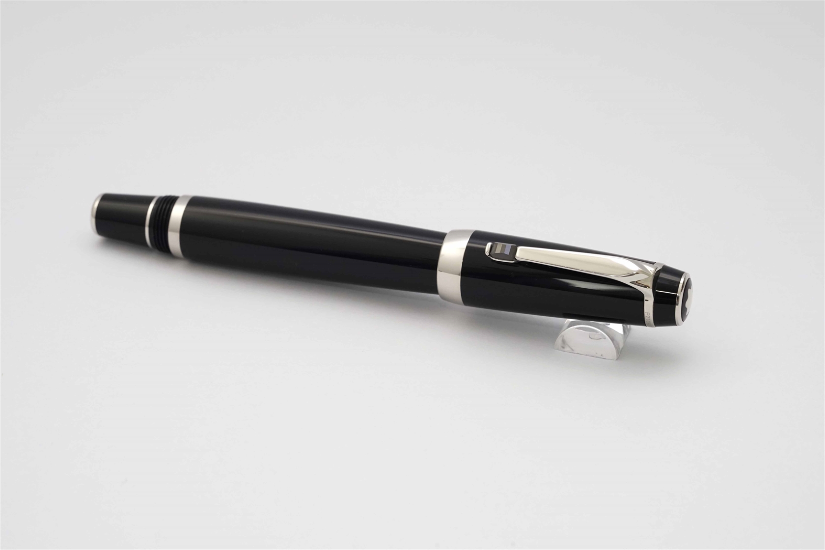 Bút máy Montblanc Boheme Noir Non-Retractable 14K M 