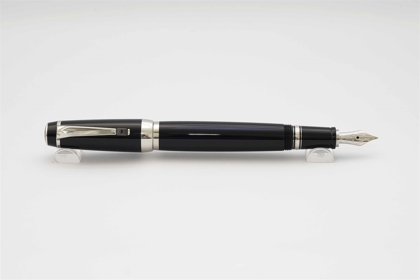 Bút máy Montblanc Boheme Noir Non-Retractable 14K M 